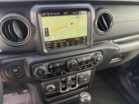 Used 2022 Jeep Wrangler Unlimited Sahara AWD/4WD image 18