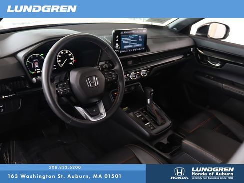 Used 2025 Honda CR-V Sport Touring image 8