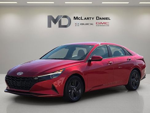 Used 2022 Hyundai Elantra SEL image 2