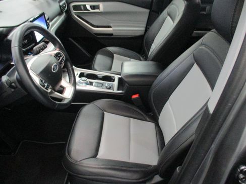 Used 2023 Ford Explorer XLT w/ Equipment Group 202A AWD/4WD image 9