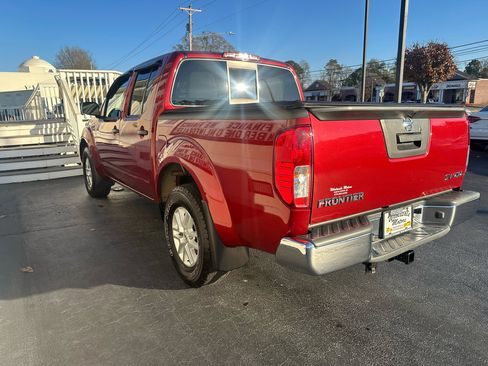 Used 2018 Nissan Frontier SV image 4