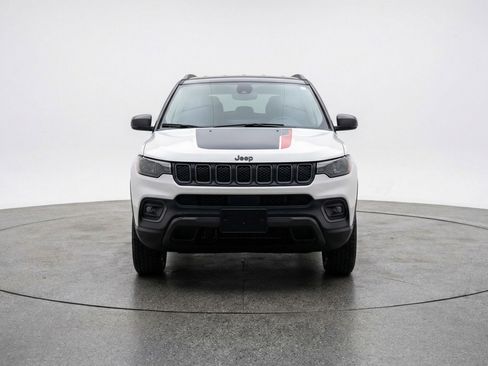 Used 2025 Jeep Compass Trailhawk image 2