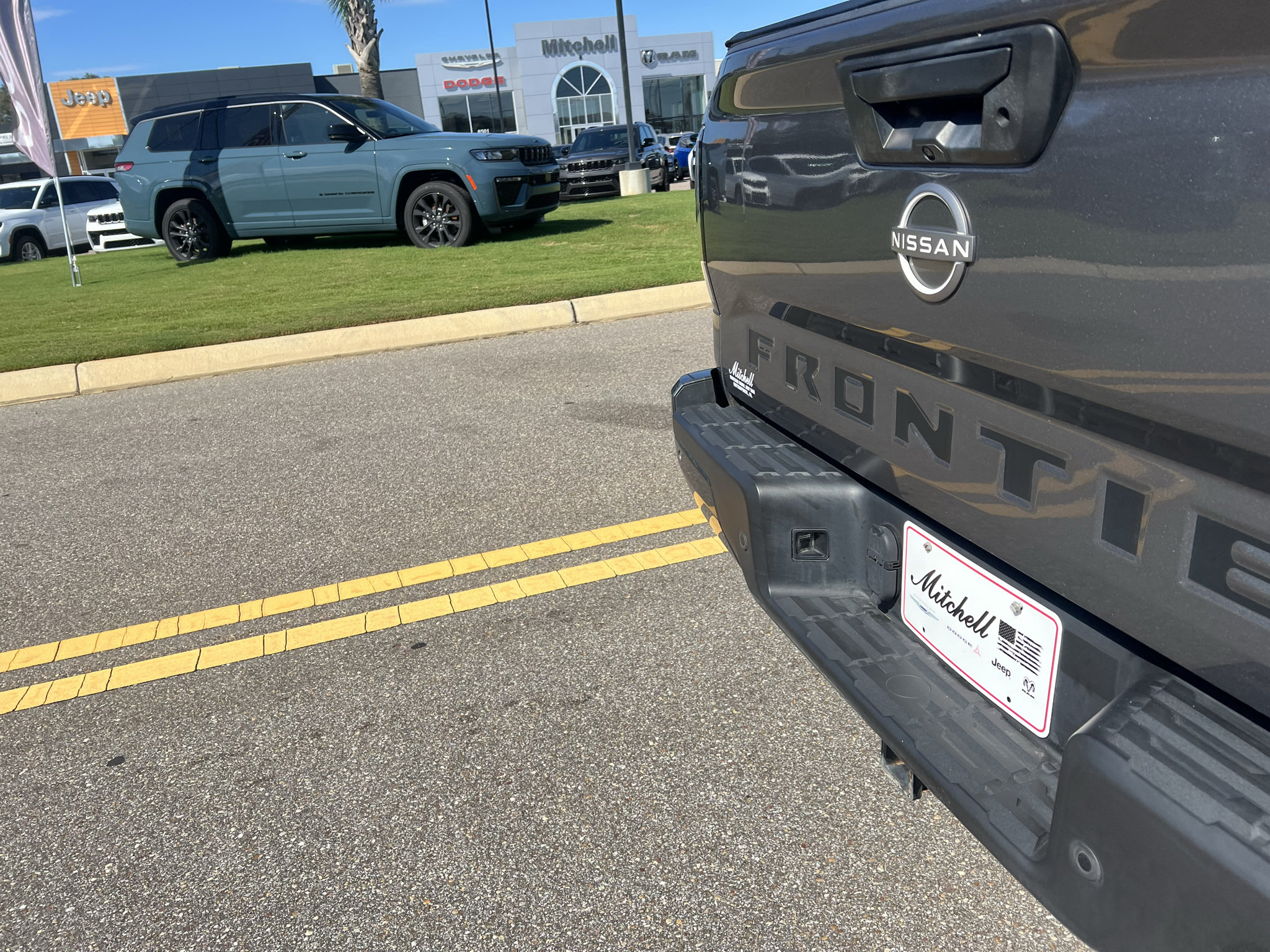 Used 2019 Nissan Titan PRO-4X w/ Pro-4x Convenience Package AWD/4WD image 8