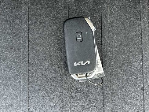 Used 2024 Kia Seltos EX FWD image 38