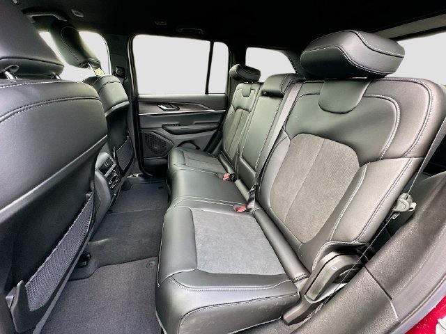 New 2026 Jeep Grand Cherokee Altitude AWD/4WD image 17