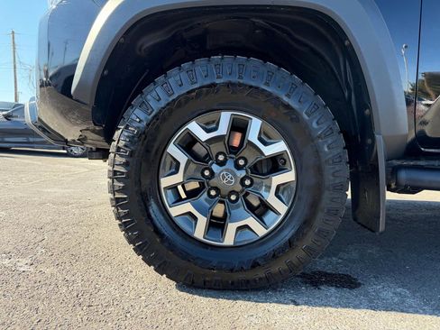 Used 2020 Toyota Tacoma TRD Off-Road w/ Technology Package image 27