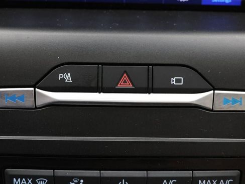 Used 2020 Ford Explorer Platinum w/ Premium Technology Package image 32