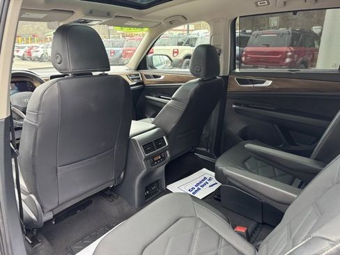 Used 2024 Volkswagen Atlas SE image 19