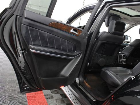 Used 2015 Mercedes-Benz GL 550 4MATIC image 22
