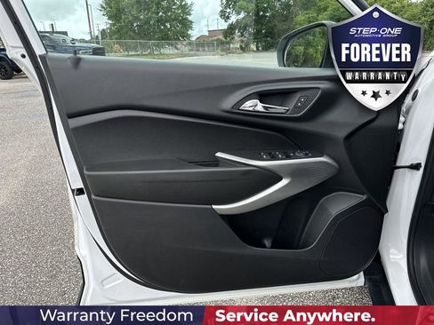 Used 2024 Chevrolet Trax RS FWD image 11