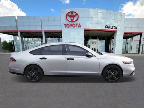 Used 2024 Honda Accord Sport image 4