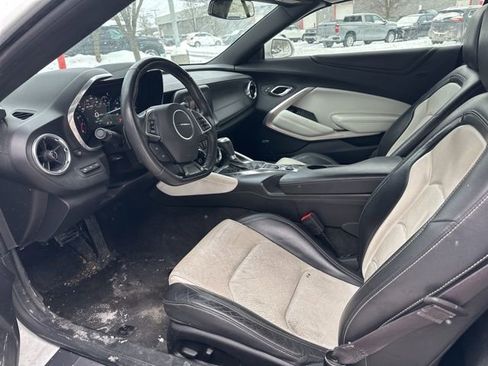 Used 2016 Chevrolet Camaro LT image 9