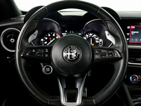 Used 2023 Alfa Romeo Stelvio Veloce image 11