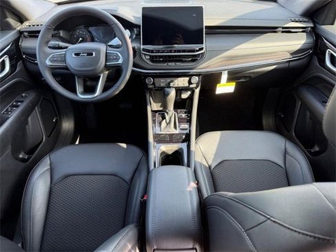 New 2025 Jeep Compass Latitude w/ Sun & Sound Group image 11