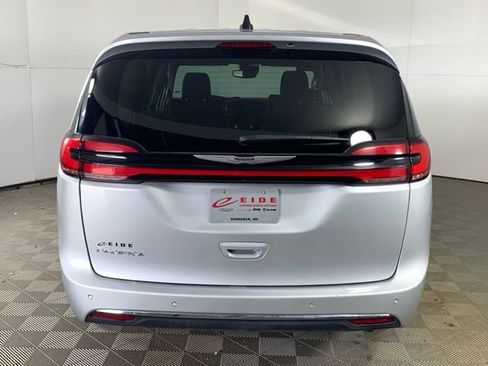 Used 2024 Chrysler Pacifica Touring-L FWD image 15