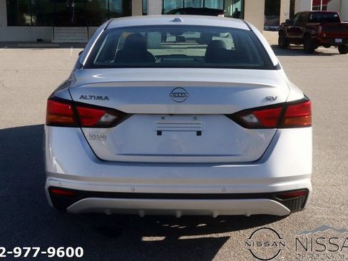 Used 2024 Nissan Altima 2.5 SV image 6