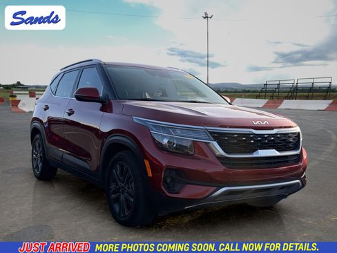 Used 2023 Kia Seltos S w/ Navigation Package FWD image 1