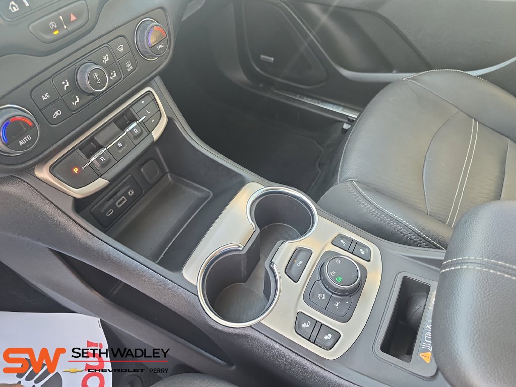 Used 2024 GMC Terrain Denali AWD/4WD image 26
