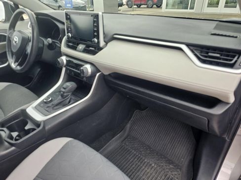 Used 2020 Toyota RAV4 XLE w/ Convenience Package image 16