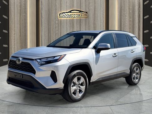Used 2025 Toyota RAV4 XLE image 3