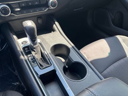Used 2025 Nissan Altima 2.5 SV FWD image 41