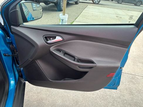 Used 2014 Ford Focus SE w/ SE Winter Package FWD image 16