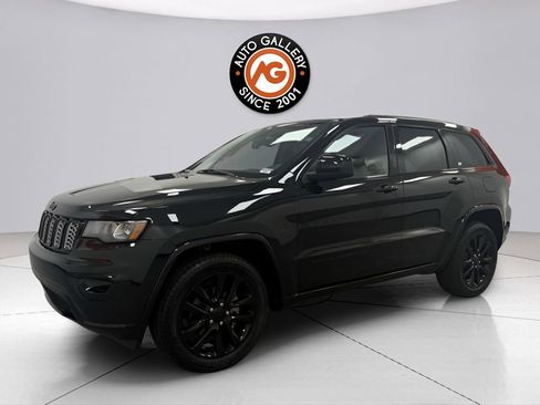 Used 2018 Jeep Grand Cherokee Altitude image 2