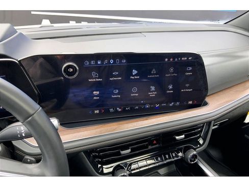 Used 2025 Chevrolet Suburban High Country AWD/4WD image 7
