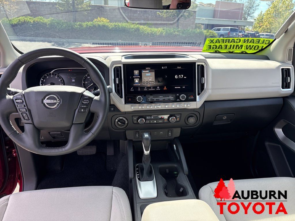 Used 2025 Nissan Frontier SV w/ SV Convenience Package AWD/4WD image 12