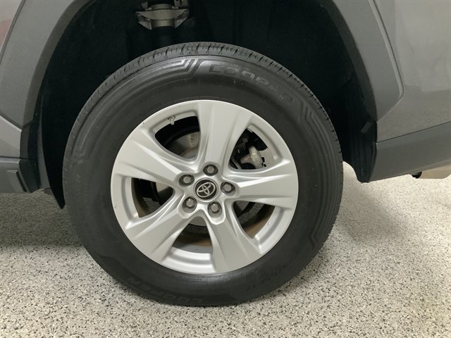 Used 2021 Toyota RAV4 LE AWD/4WD image 11