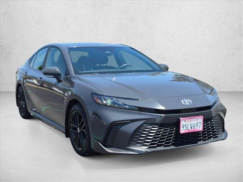 Certified 2025 Toyota Camry SE FWD image 3