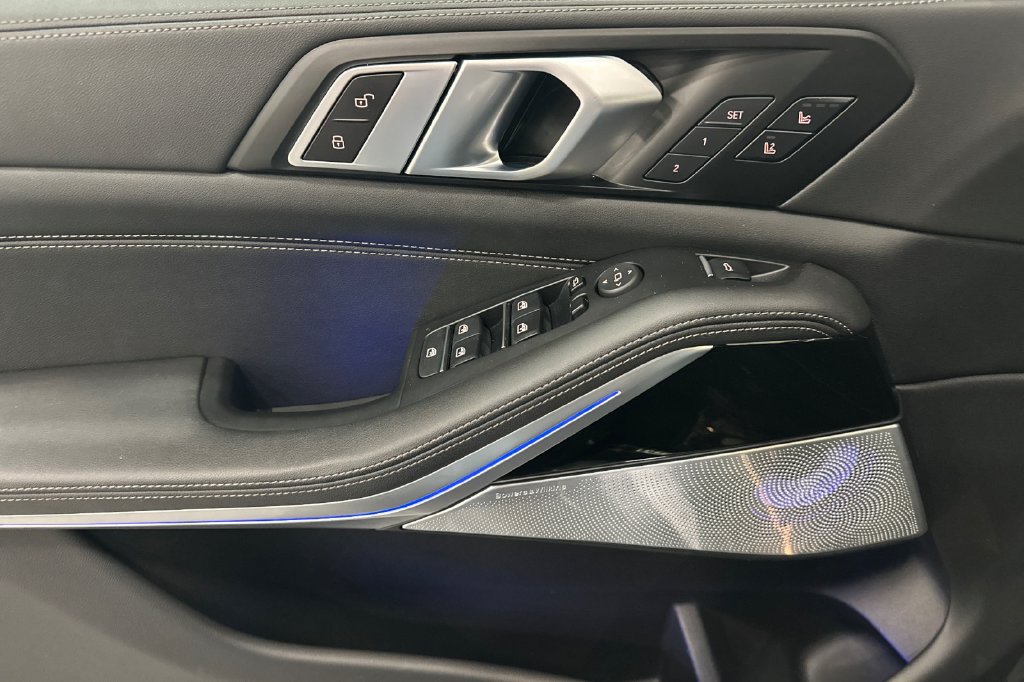 Certified 2024 BMW X5 M60i AWD/4WD image 11