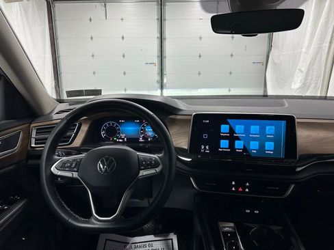 Used 2025 Volkswagen Atlas SE image 16