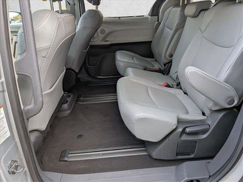Used 2024 Toyota Sienna XLE image 17