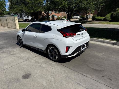 Used 2019 Hyundai Veloster Turbo FWD image 4