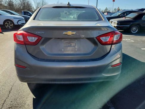 Used 2017 Chevrolet Cruze LT image 3