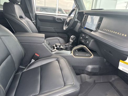 New 2025 Ford Bronco Badlands image 11