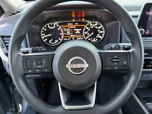 Used 2023 Nissan Rogue S image 12