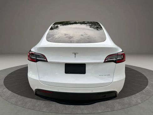 Used 2021 Tesla Model Y Long Range image 4