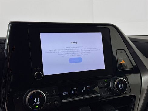 Used 2023 Toyota Highlander XLE image 12