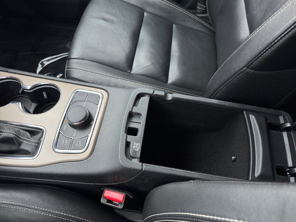Used 2017 Jeep Grand Cherokee Limited AWD/4WD image 27