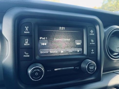 Used 2018 Jeep Wrangler Unlimited Sport S image 33