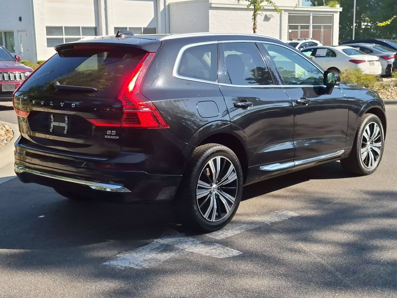 Used 2022 Volvo XC60 B5 Inscription w/ Advanced Package FWD image 3