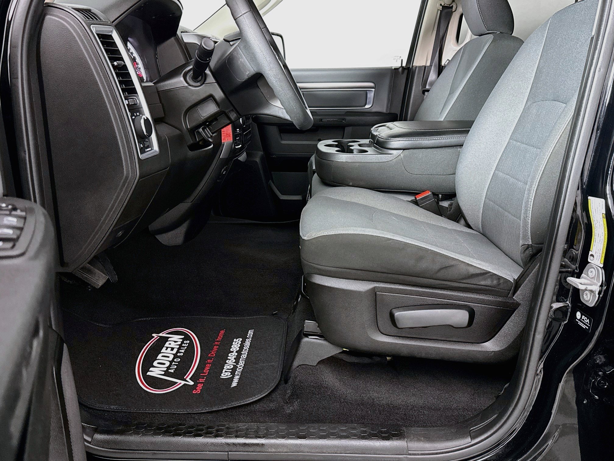 Used 2023 RAM 1500 Classic SLT AWD/4WD image 20