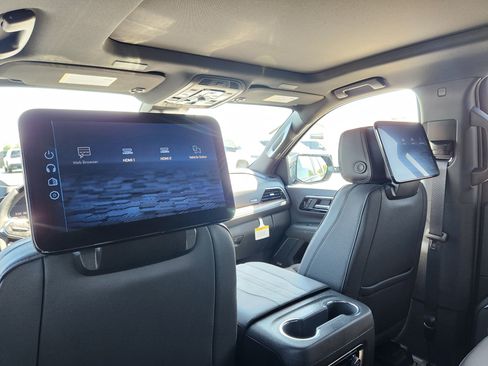New 2026 Chevrolet Tahoe High Country AWD/4WD image 18