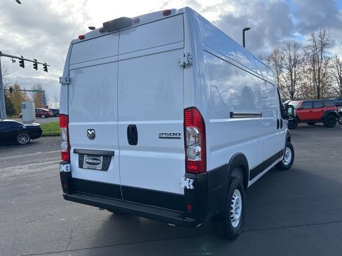 Used 2025 RAM ProMaster 2500 w/ Storage Group image 7