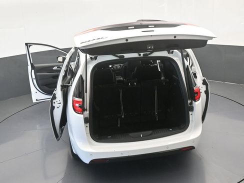 Used 2023 Chrysler Pacifica Touring-L w/ S Appearance Package image 70