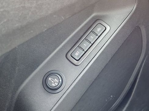 Used 2022 Chevrolet Equinox Premier image 16