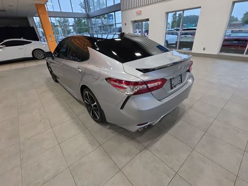 Used 2019 Toyota Camry FWD image 12