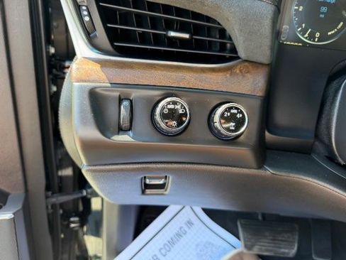 Used 2015 Cadillac Escalade ESV Premium image 23